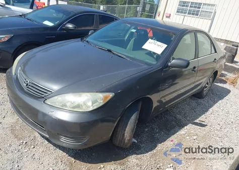 2005 Toyota Camry Std z USA, uszkodzony, nr VIN 4T1BE32K05U515277
